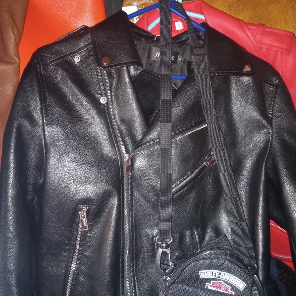Black leather motorcycle jacket - Picture 2 of 5